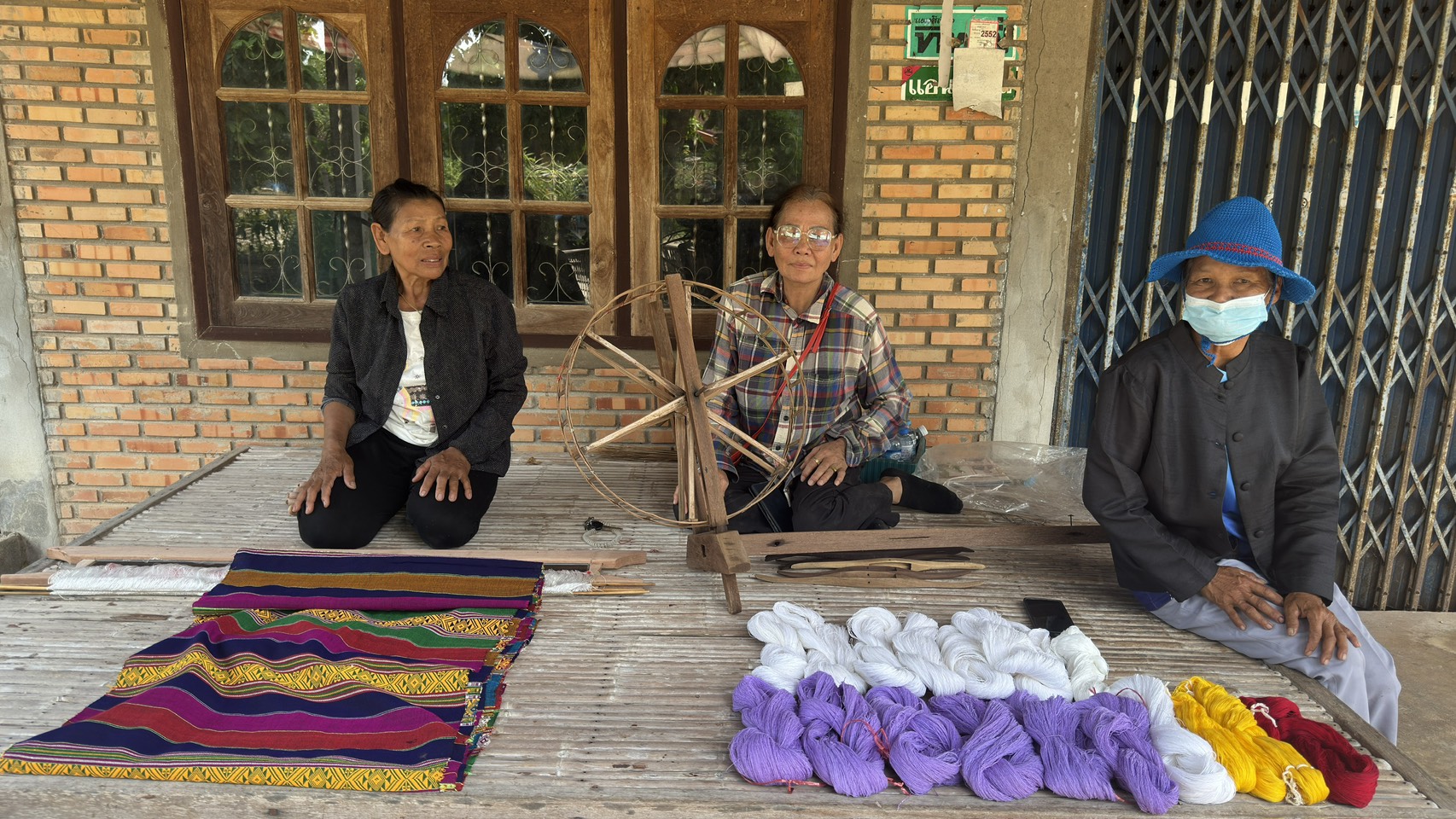 ชุมชนเข้มแข็ง! กลุ่มทอผ้าบ้านโคกสะอาด สืบสานภูมิปัญญาท้องถิ่น สร้างรายได้อย่างยั่งยืน