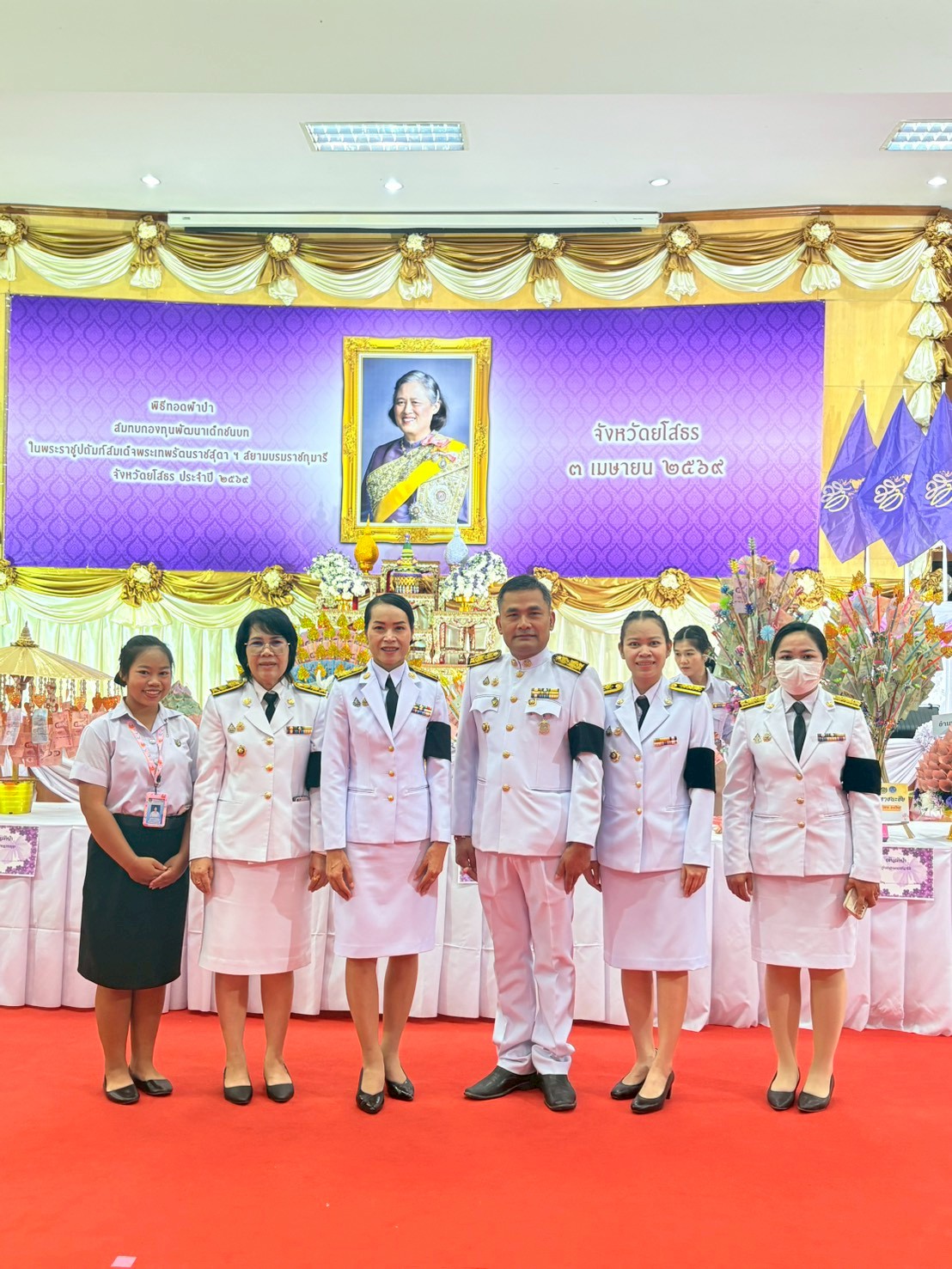 พช.ป่าติ้ว ร่วมพิธีทอดผ้าป่าสมทบกองทุนพัฒนาเด็กชนบทฯ 69