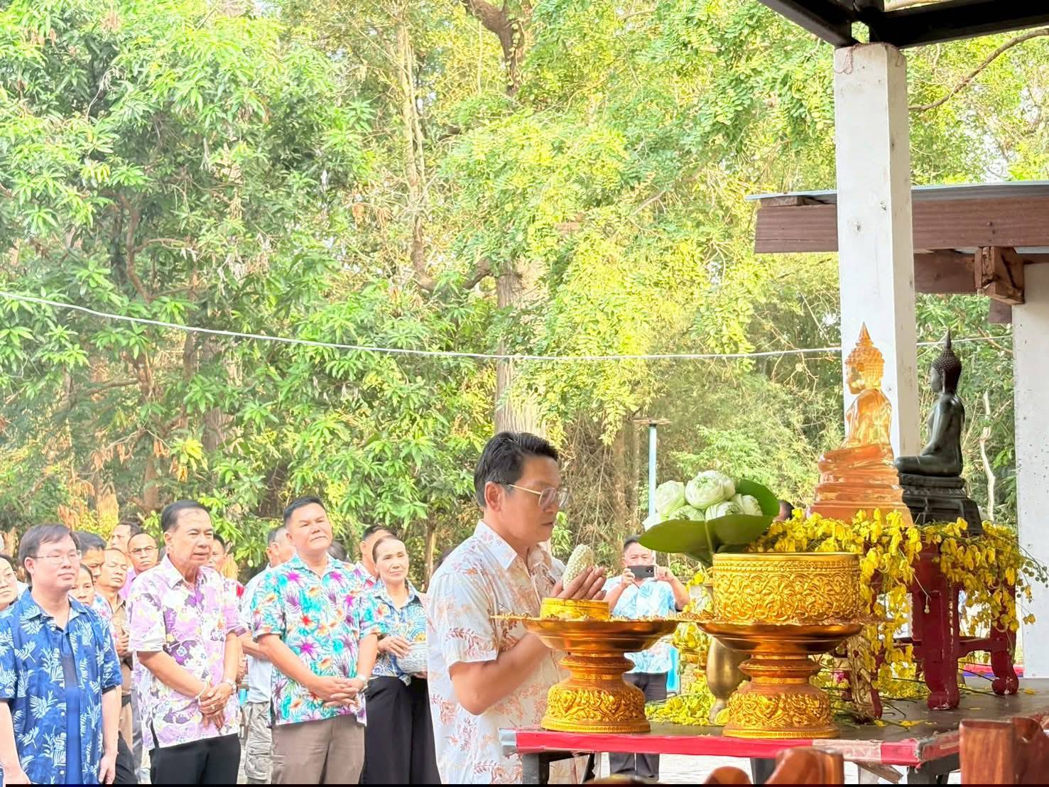 พช.ป่าติ้ว ร่วมพิธีรดน้ำขอพรนายอำเภอป่าติ้ว สืบสานประเพณีไทย เนื่องในเทศกาลสงกรานต์ ประจำปี 2569