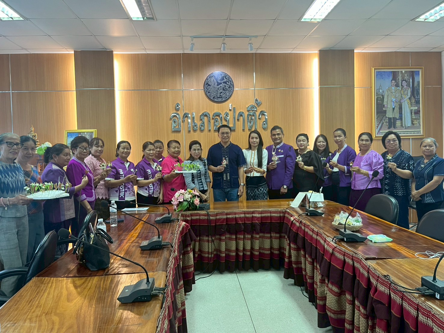 พช.ป่าติ้ว รุกเสริมแกร่งสตรี! เปิดโครงการฝึกอบรมการทำดอกติ้วประดิษฐ์ 