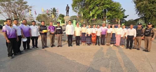 พช.ป่าติ้ว ร่วมทำบุญตักบาตร ณ วัดบ้านเตาไห ขับเคลื่อนกิจกรรมวัดประชารัฐสร้างสุข 