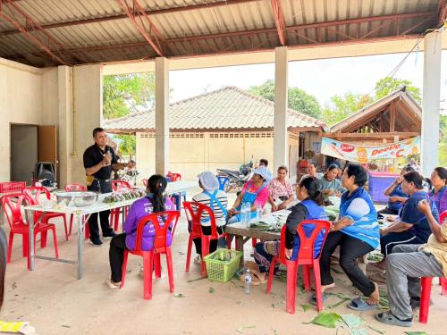 พช.ป่าติ้ว ลงพื้นที่บ้านโคกสุวรรณ ติดตามการดำเนินงานกลุ่มทำแหนม พร้อมแนะนำการขึ้นทะเบียนสินค้า OTOP และขยายช่องทางการตลาด