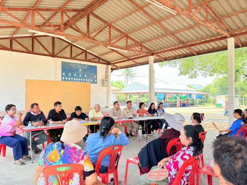 สำนักงานพัฒนาชุมชนอำเภอป่าติ้ว ประชุมชี้แจงการดำเนินงานกองทุนหมู่บ้าน บ้านกระจาย หมู่ 1 ตำบลกระจาย อำเภอป่าติ้ว จังหวัดยโสธร